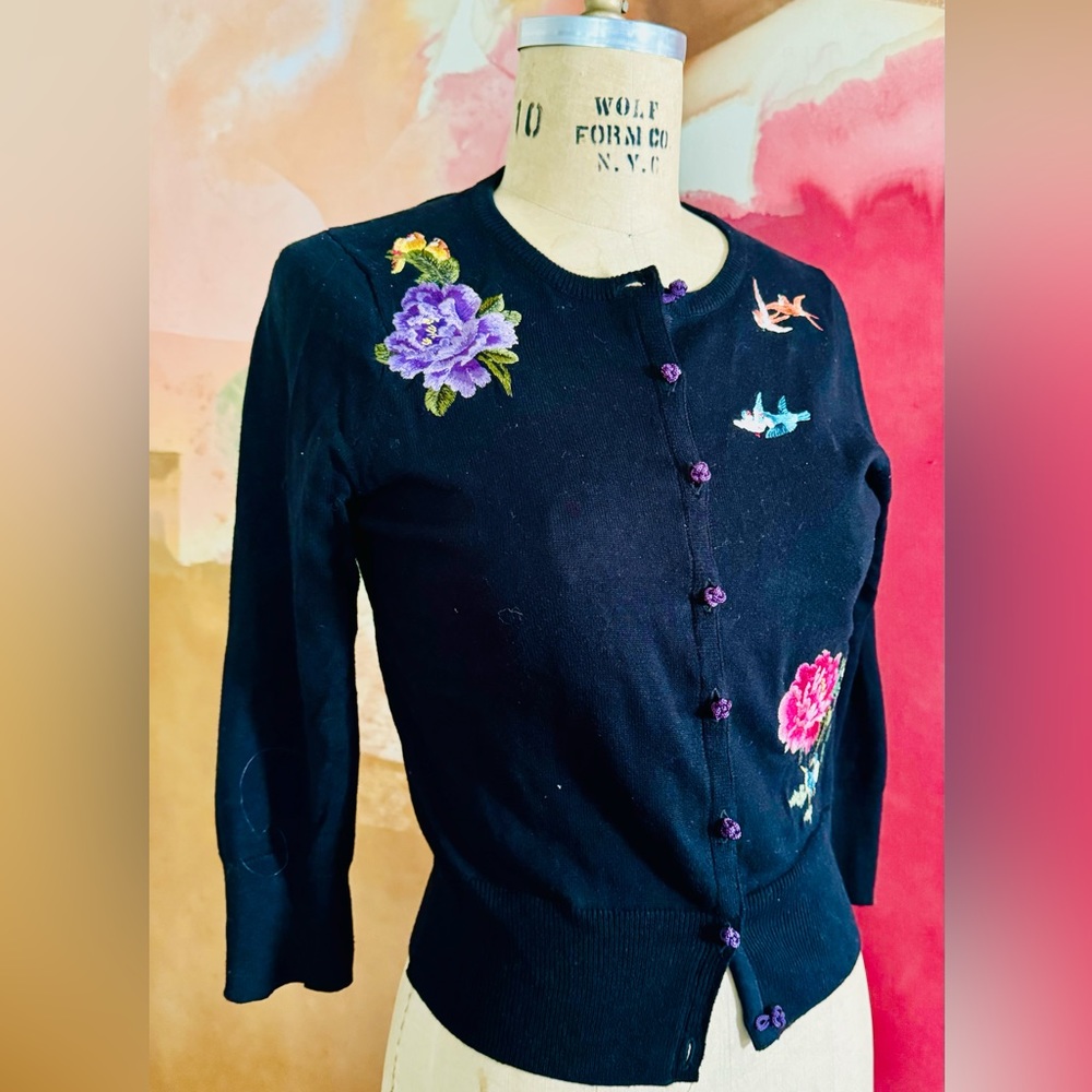 like new LUCKY BRAND sweater Asian accents, birds flowers , knotted buttons